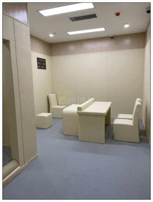 廣州鴻星紀(jì)委留置談話室墻面軟包防撞桌椅軟包